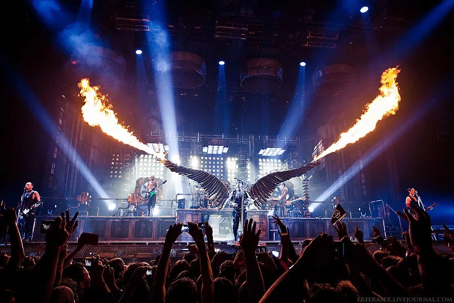 Rammstein выступления. Rammstein engel концерт. группа rammstein концерты. рамштайн концерты 2025. rammstein шоу.