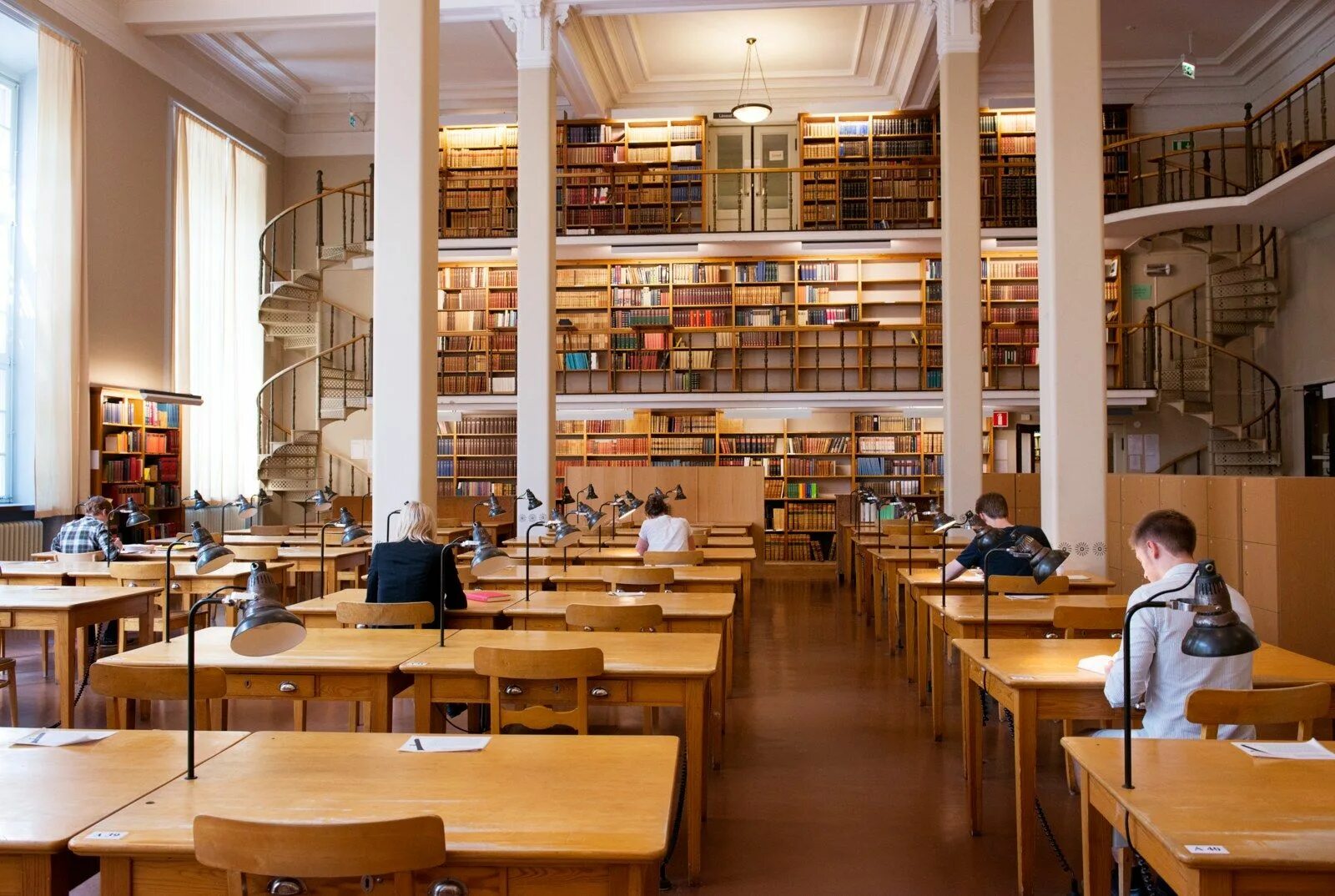 Какое высшее заведение. Уппсальский университет библиотека. Уппсальский университет в Швеции внутри. Библиотека вуза. Самые красивые университеты.