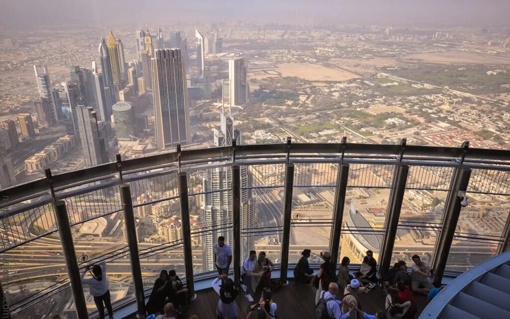 Смотровая площадка Бурдж Халифа. Дубай Бурдж Халифа смотровая. Смотровая площадка Бурдж Халифа 124 этаж. Бурдж Халифа смотровая площадка на 148 этаже.