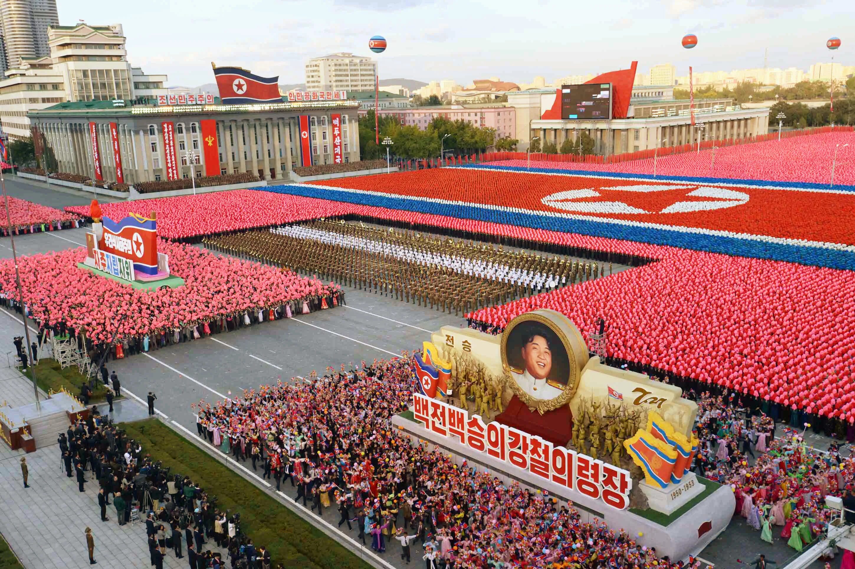Korean fan. Республика северная корея. Северная корея фото реальной жизни. Северная корея сейчас 2023. Северная корея столица пхеньян.