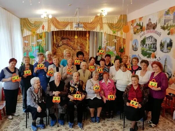 День пожилого человека новость на сайт доу. День бабушек и дедушек в доу. Консультация для родителей ко дню пожилого человека детский сад. Поздравление ко дню пожилого человека в детском саду. Украшение на день пожилого человека.