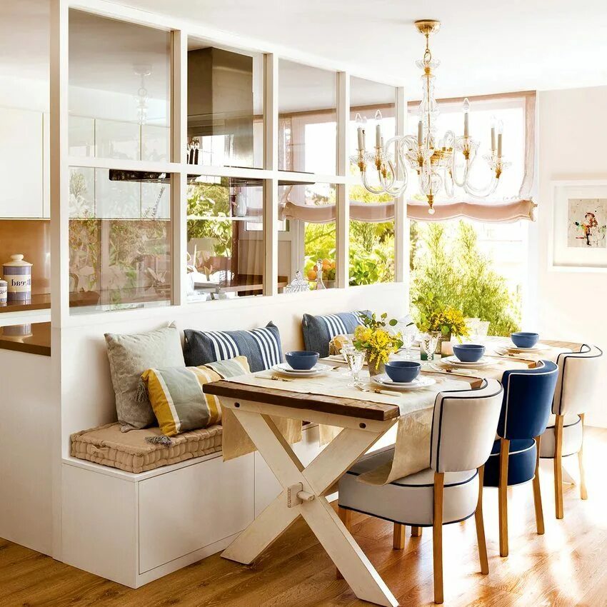 Гостиная с обеденным столом. Гостиная объединенная с кухней. Зонирование столовой. Простенок между кухней и гостиной. Перегородка между кухней и гостиной.