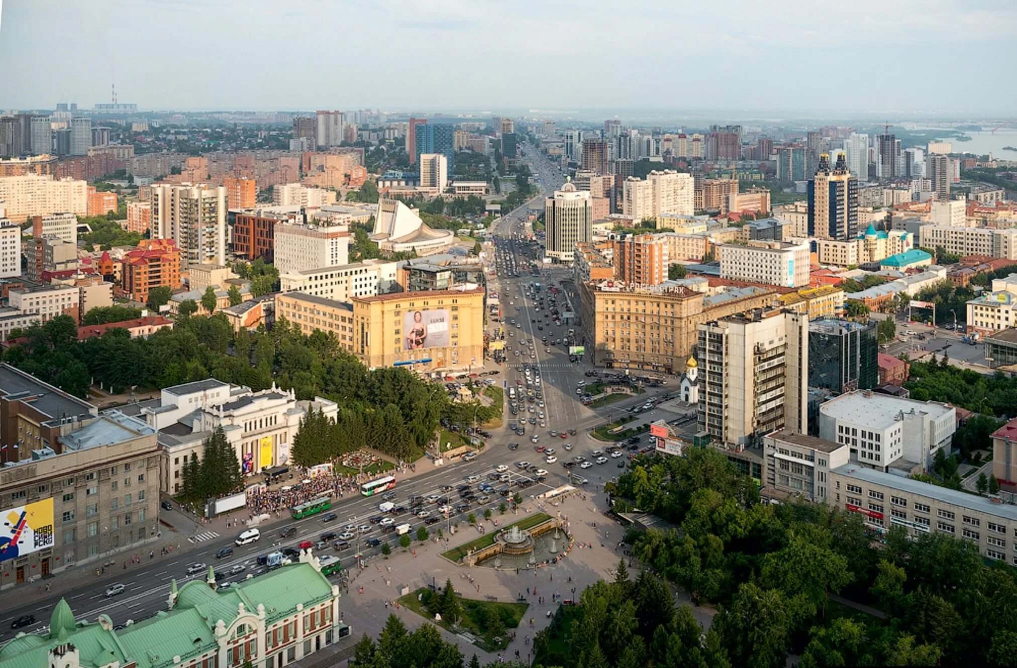 Красный проспект сколько. Новосибирск с высоты птичьего полета. Новосибирск столица Сибири. Улица Дуси Ковальчук Новосибирск с высоты птичьего полета. Красный проспект Новосибирск летом.