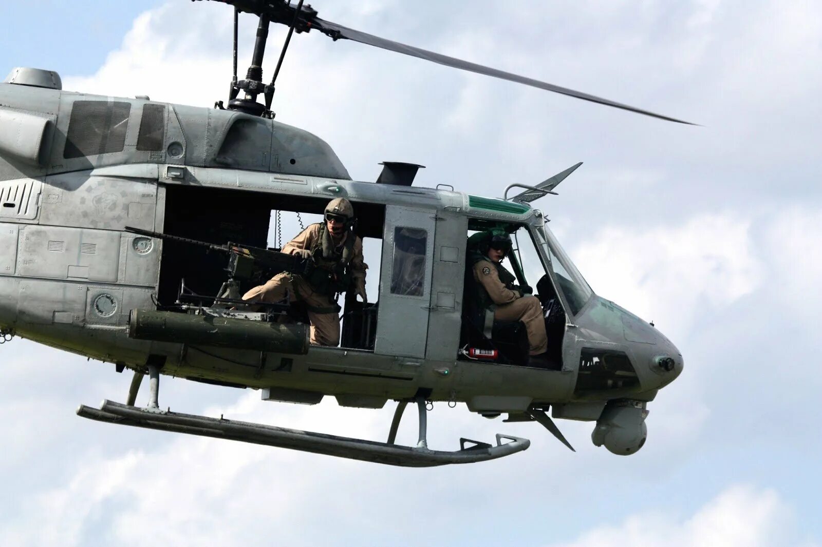 Вертолет bell "uh-1 huey". Американский вертолет bell. Вертолет uh-1b "huey". Американский вертолет bell. Белл uh-1 «ирокез».