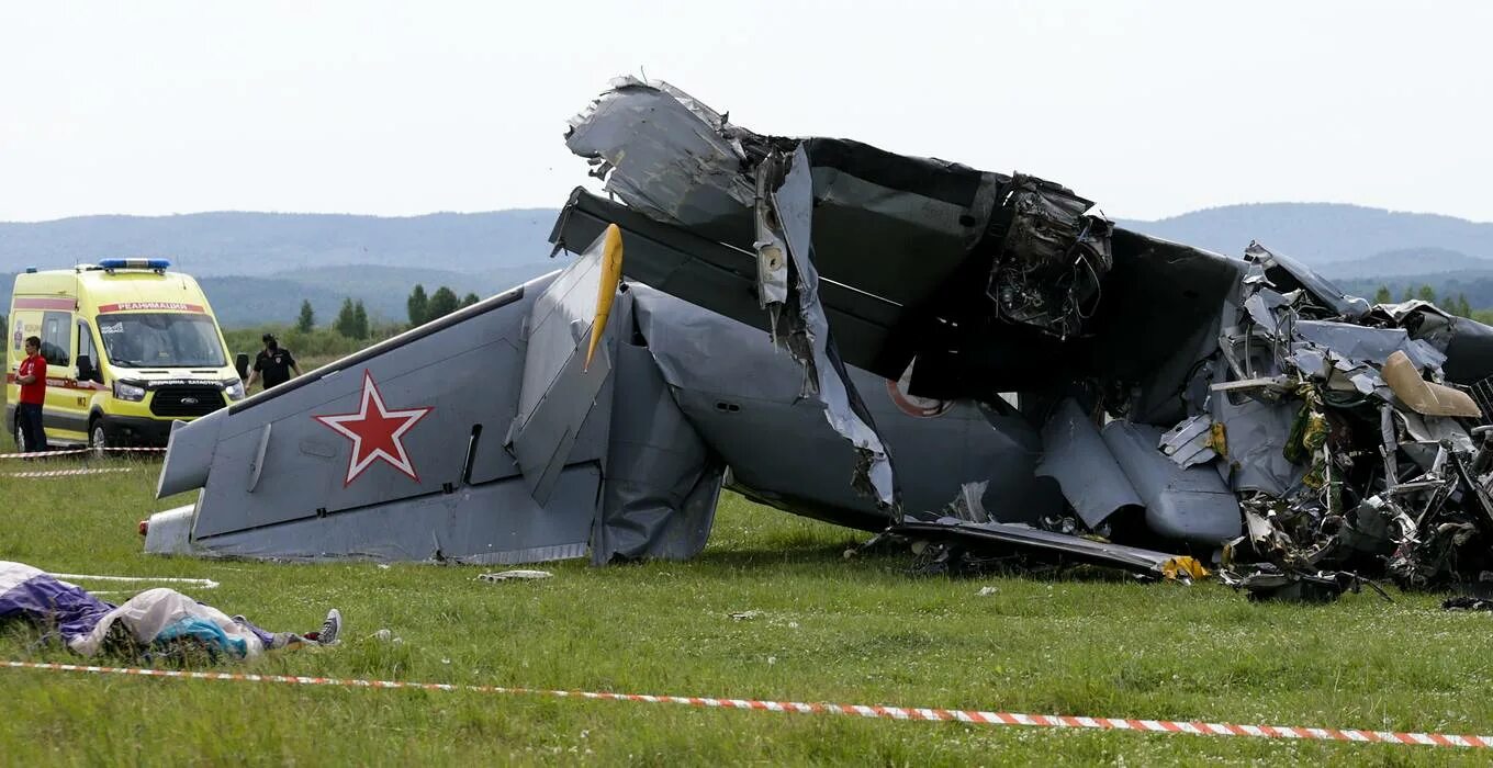 Разбился военный самолет. L 410 самолет.