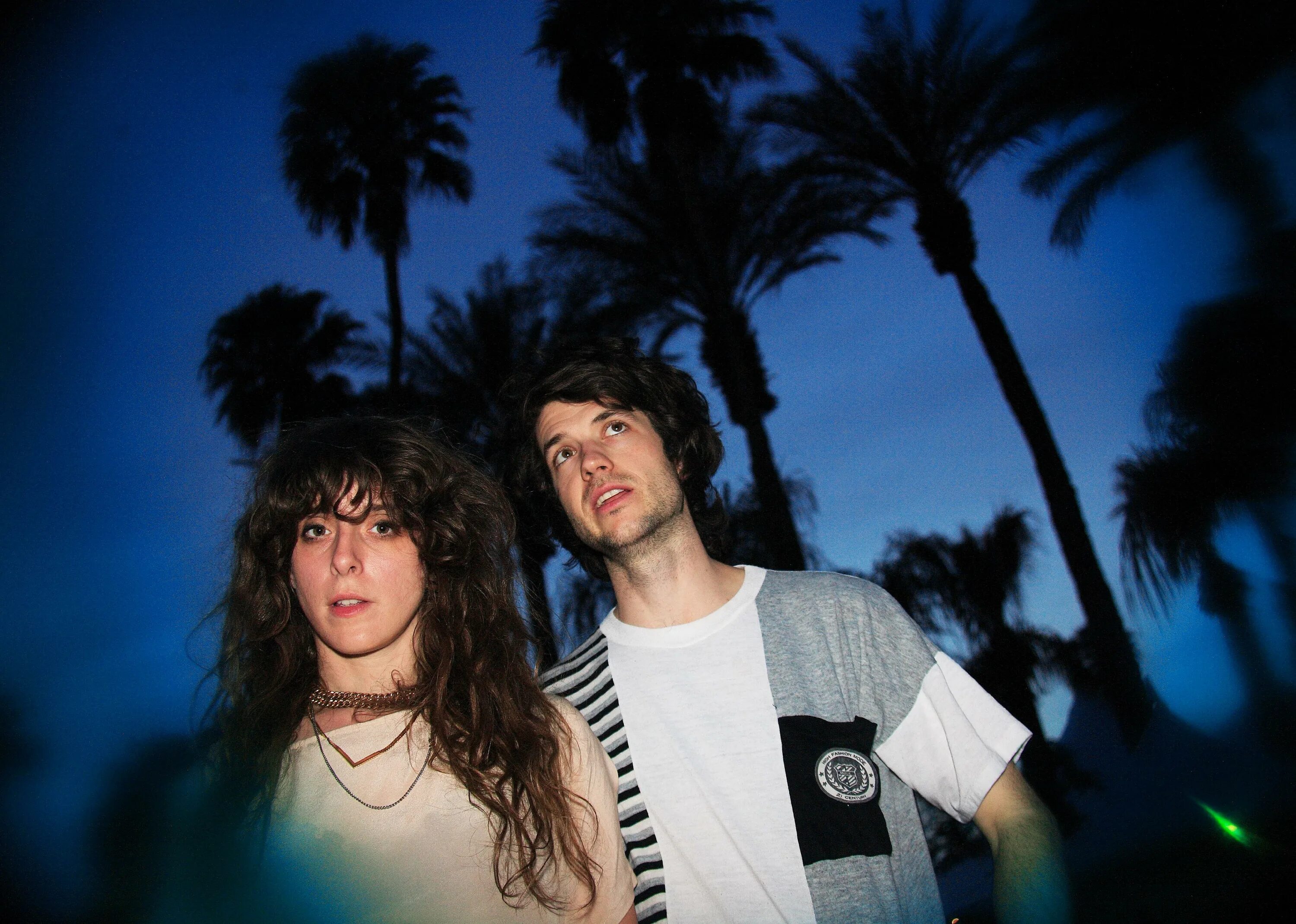 House музыкальная группа. Солистка beach house. Master of none beach house. Мастер на все руки сериал нетфликс. Master of none 2015.