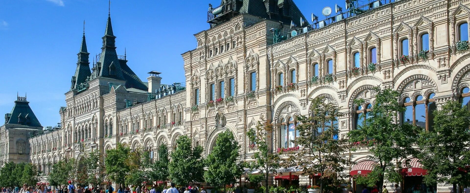 ГУМ Москва. ГУМ на красной площади. Здание гума в Москве. ГУМ Москва стиль архитектуры. Площади бутиков