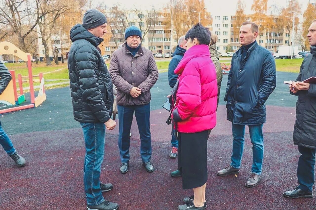 Семену олеговичу нужно посетить трех врачей