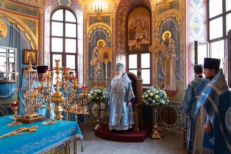 Храм иконы божией матери всецарица красноярск. Икона всецарицы в успенском соборе мурома. Воронеж храм иконы божией матери всецарицы. Алексеевский монастырь икона всецарица. Храм всецарицы воронеж.