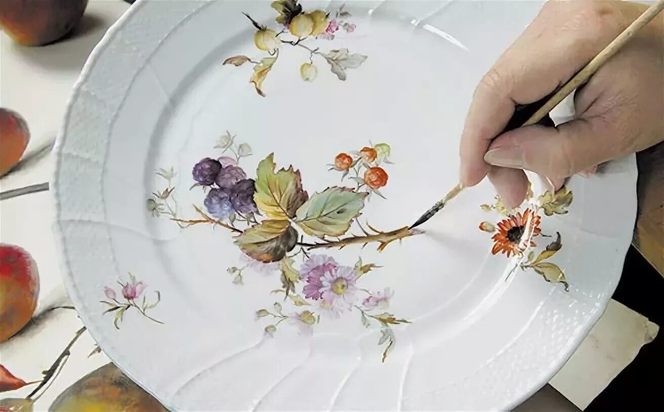 Кисловодские фарфоровые цветы. Надглазурная роспись фарфора китай. Мастера фарфора. Посуда из фарфора. Мастера фарфора.