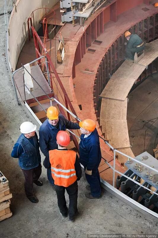 Саяно-шушенская гэс машзал. Саяно-шушенская гэс авария 2009. Саяно-шушенская гэс. Днепрогэс ссср. Саяно-шушенская гэс машзал.