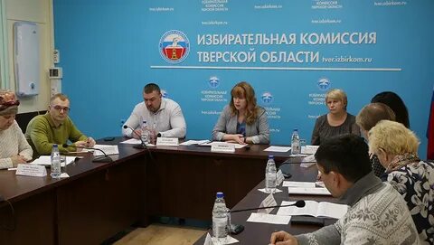 Председатель избирательной комиссии уик