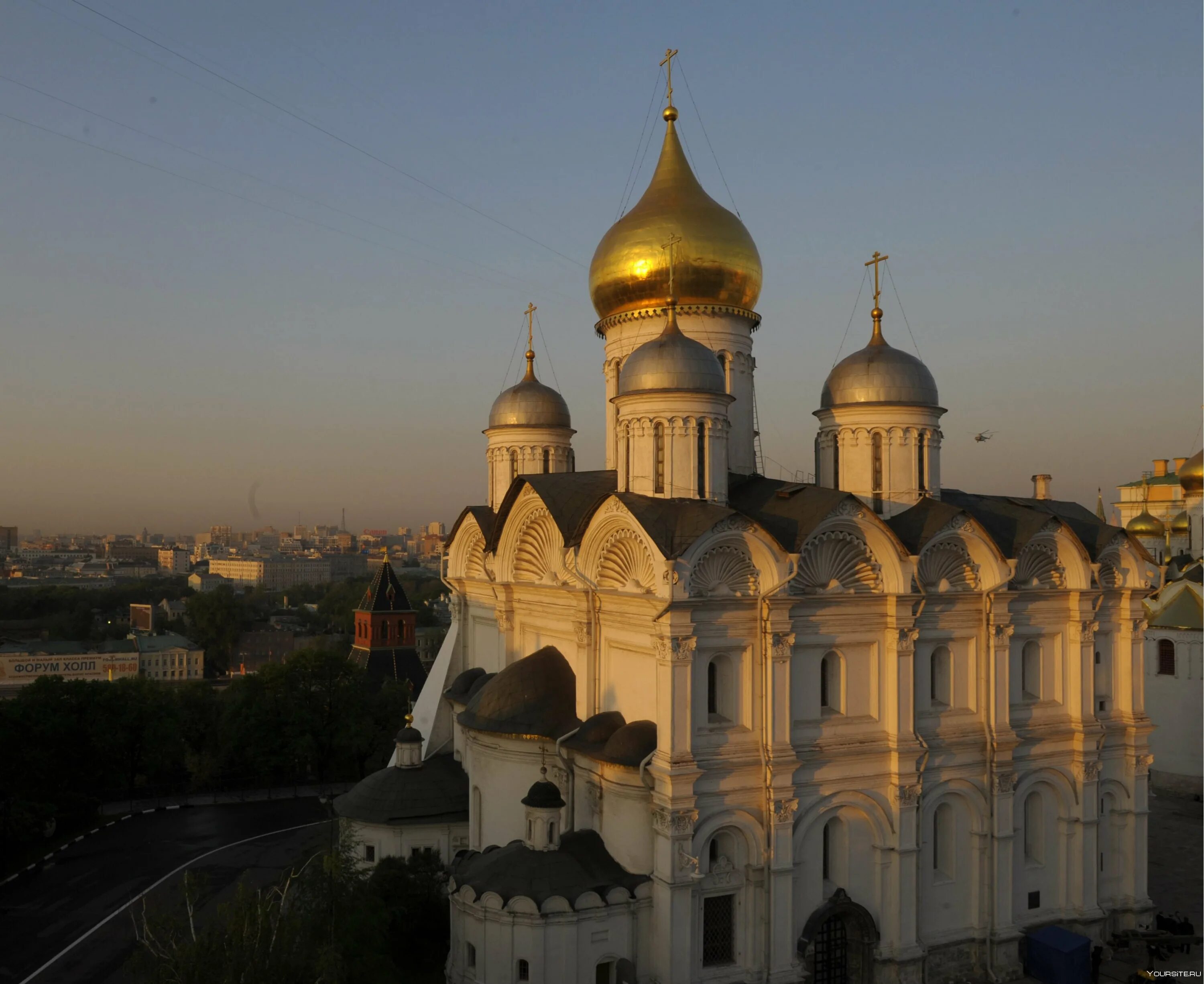 Архангельский собор 1505 1508. Архангельский собор кремля(1399). Архангельском соборе. Архангельском соборе. Архангельский собор моск кремля.