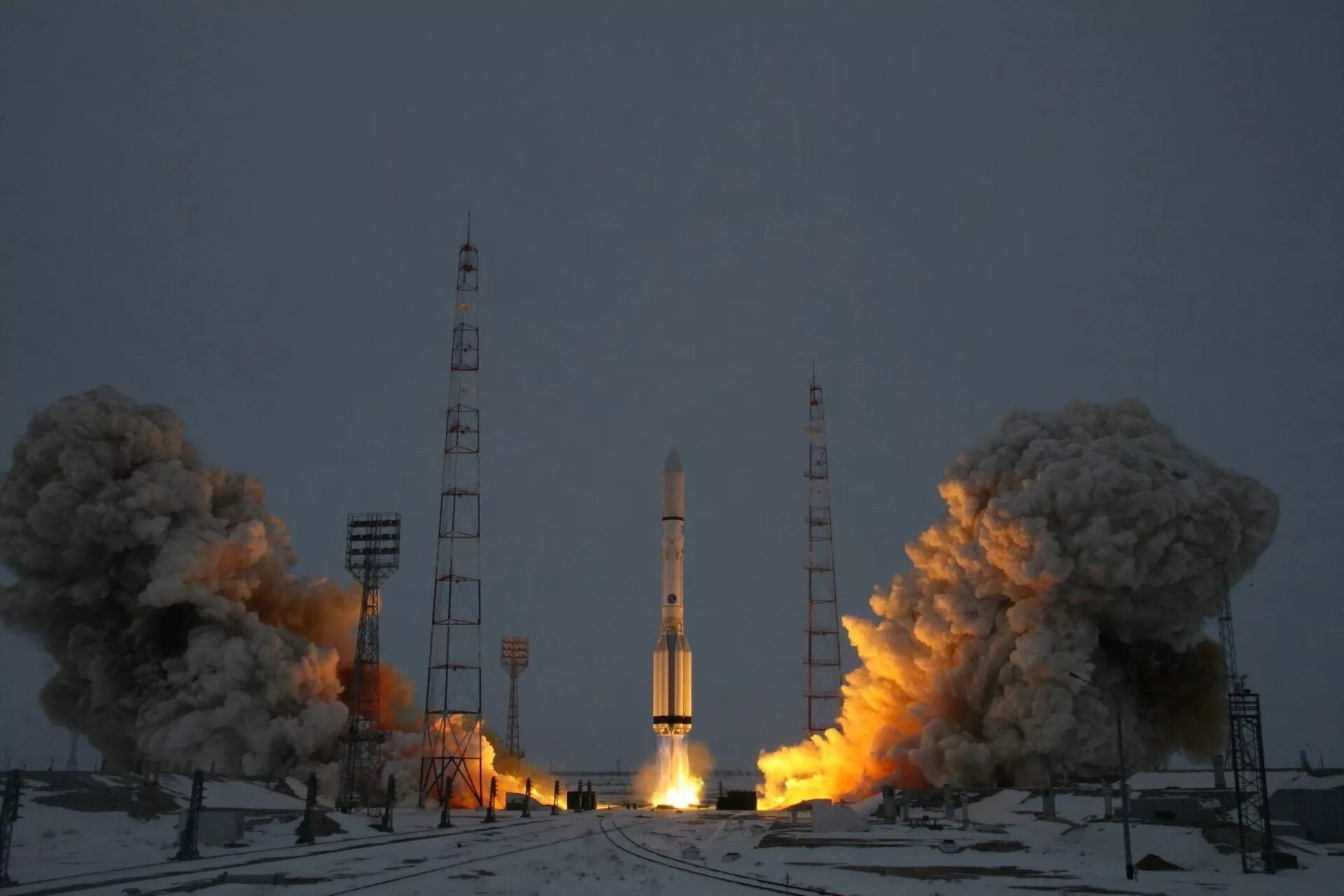 Площадка для запуска ракет. &quot;космодром байконур&quot; протон. ракета на космодроме байконур. протон м с космодрома байконур. 4. космодром байконур.