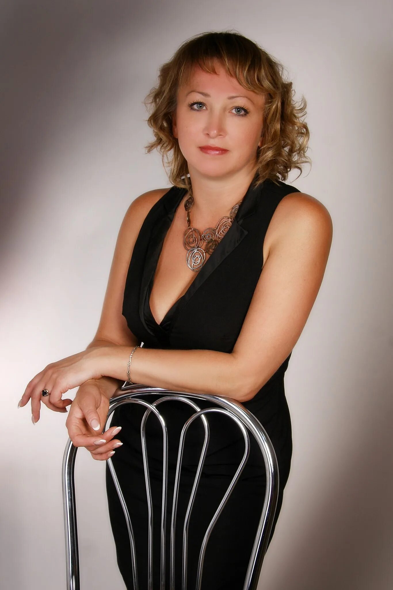 жена на работе. ооо нижневартовсктранспродукт. работа вахтой для женщины 45 лет. женщины на вахте фото. работа вахтой.