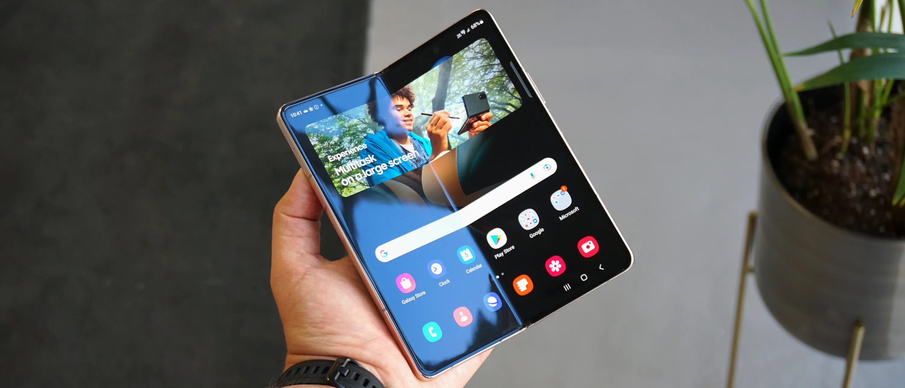 Смартфон samsung 2024 года. Samsung Galaxy Fold 4. Samsung z Fold 4. Samsung Galaxy z Fold 5. Samsung Galaxy Fold 5.