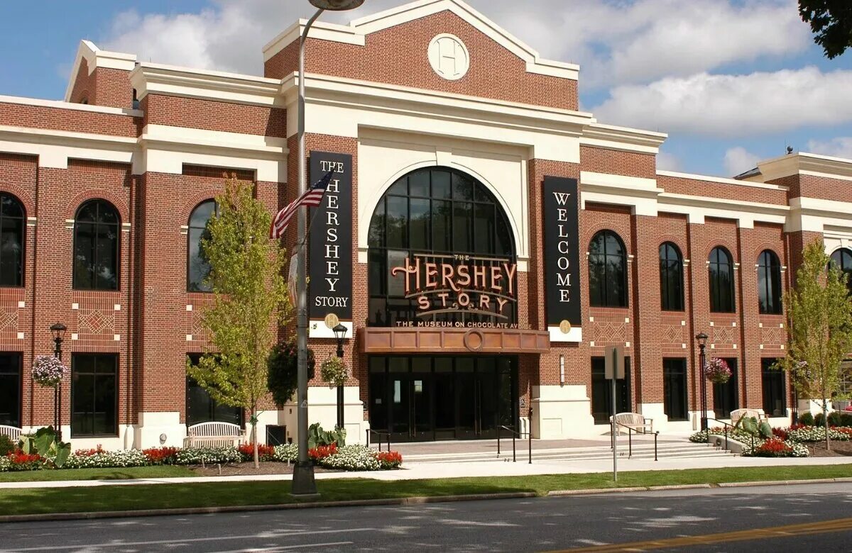 The hershey company. Пенсильвания город Херши. Милтон Херши шоколад. Херши город в США. Hershey (штат Пенсильвания) шоколад.