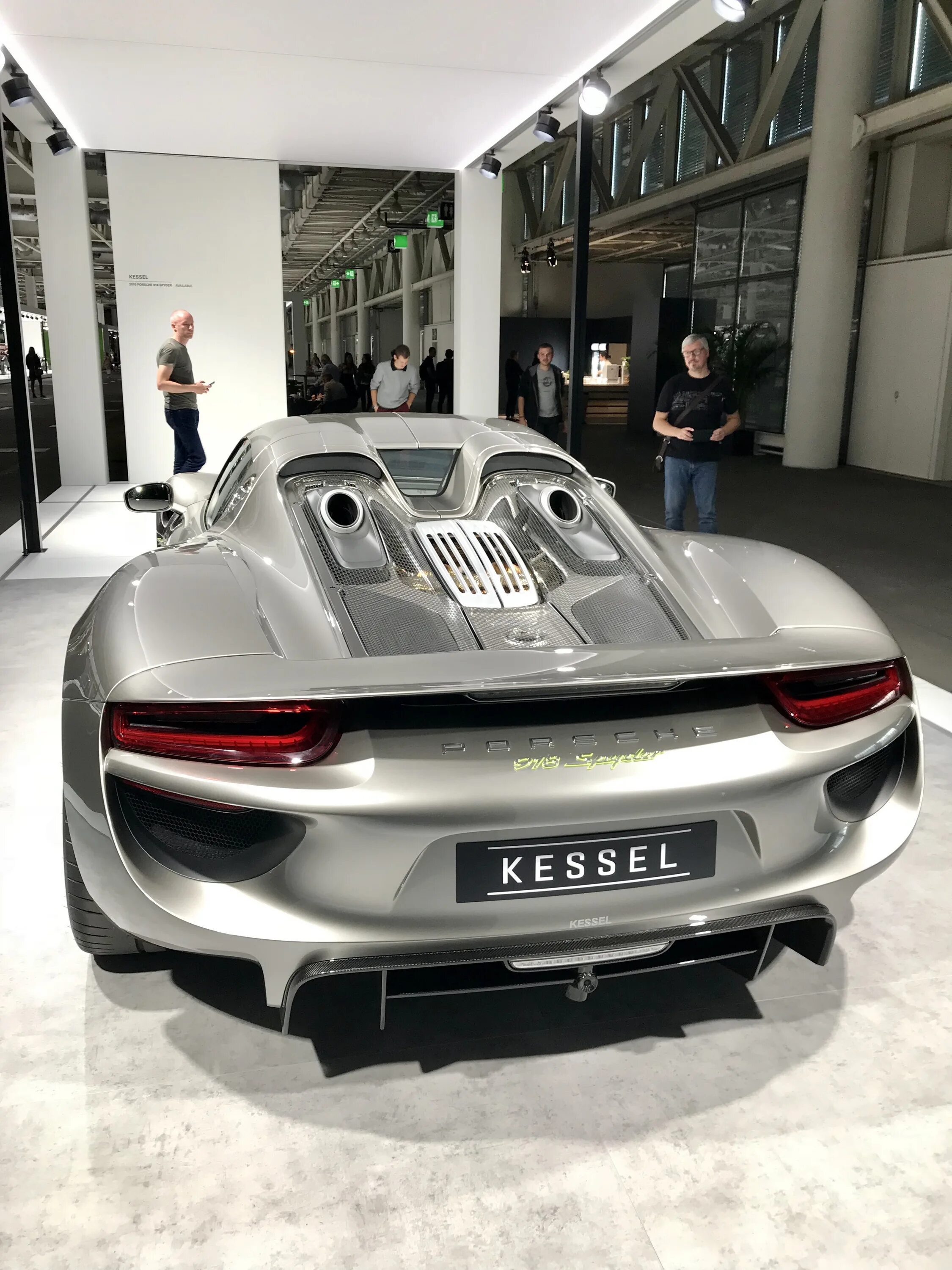 Porsche 918 цены. Порше 918. Porsche 918 Спайдер. Porshe 918 Spyder. Порше Спайдер 918 2020.