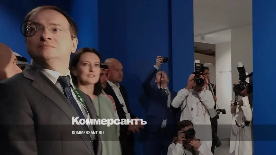 Мединский 2021. Мединский и арахамия. Мединский в телеграмме. Мединский министр культуры с костылем. Помощник президента.