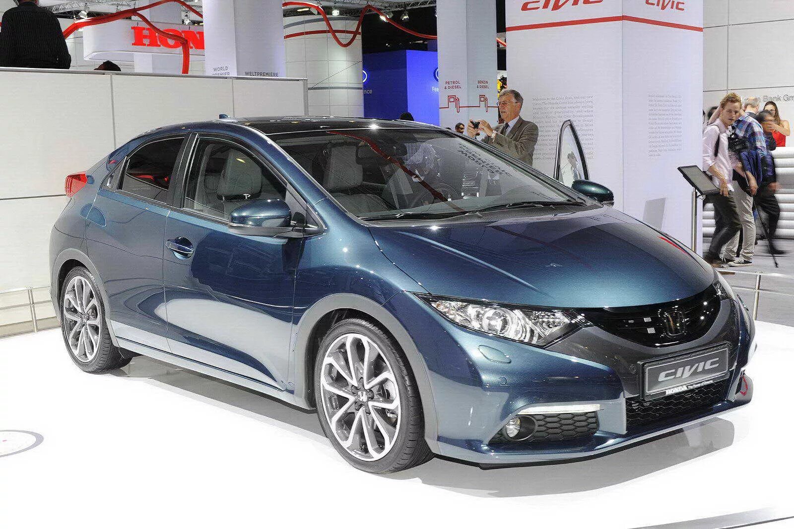 Хонда нового поколения. Honda Civic Hatchback 2012. Honda Civic 5d 2012. Honda Civic 5d 2013. Honda Civic 5d хэтчбек.