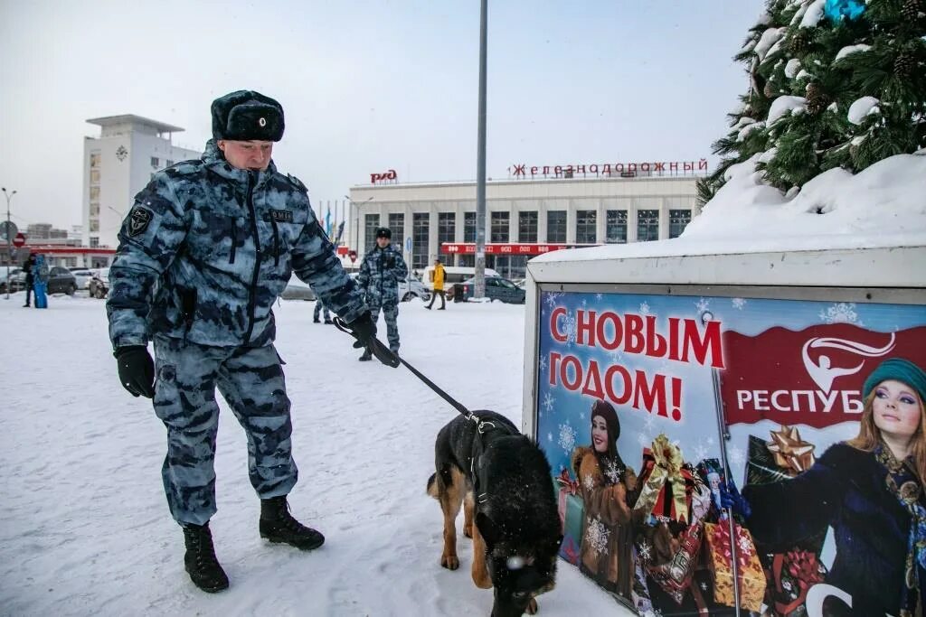 Сколько лет росгвардии в 2024 году. Росгвардия Нижегородской области. Нижегородский росгвардеец представил на выставке свои картины. Флаг директора Росгвардии 31.12.2019. Управление Росгвардии по Нижегородской области госслужащие.