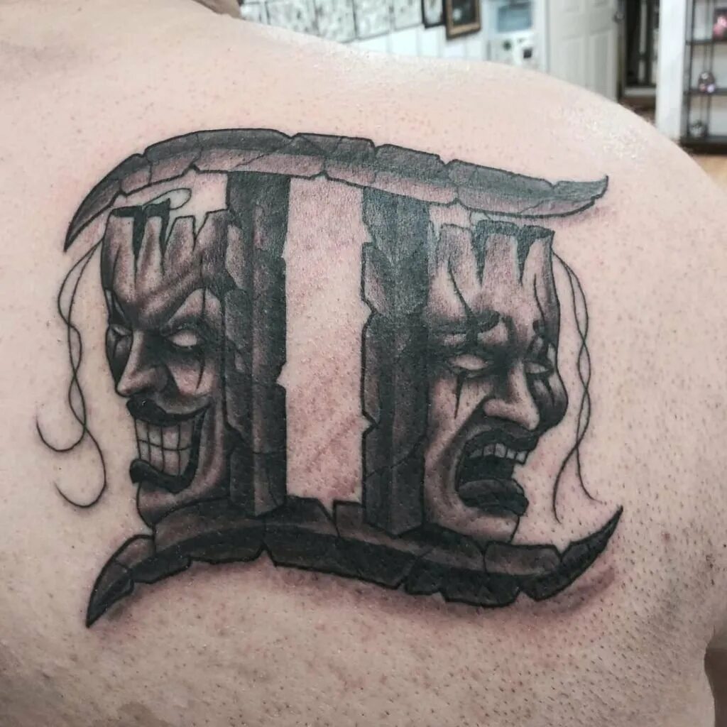 Тату знак зодиака близнецы. Тату близнецы для мужчин. Тату близнецы мужские. Тату близнецы для девушек. Тату знако зодиака близнецы.