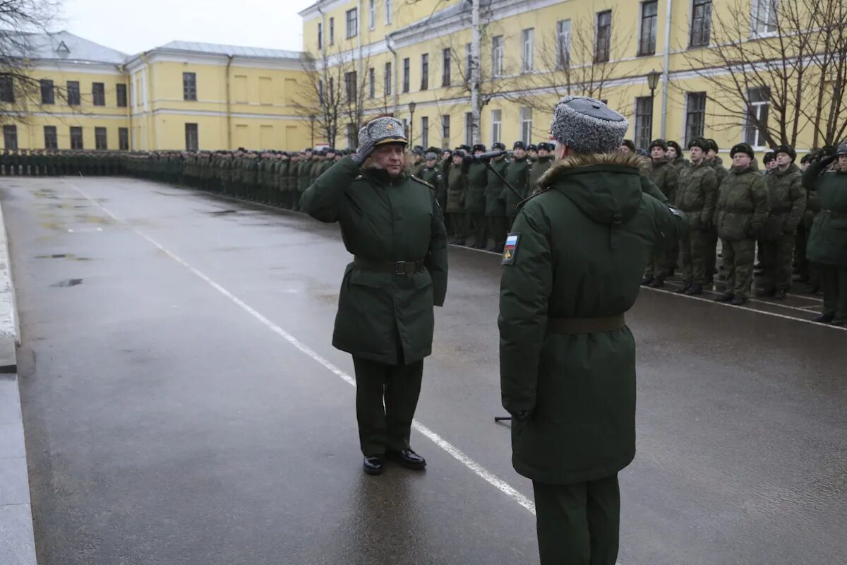 Военный плац. Построение на плацу.