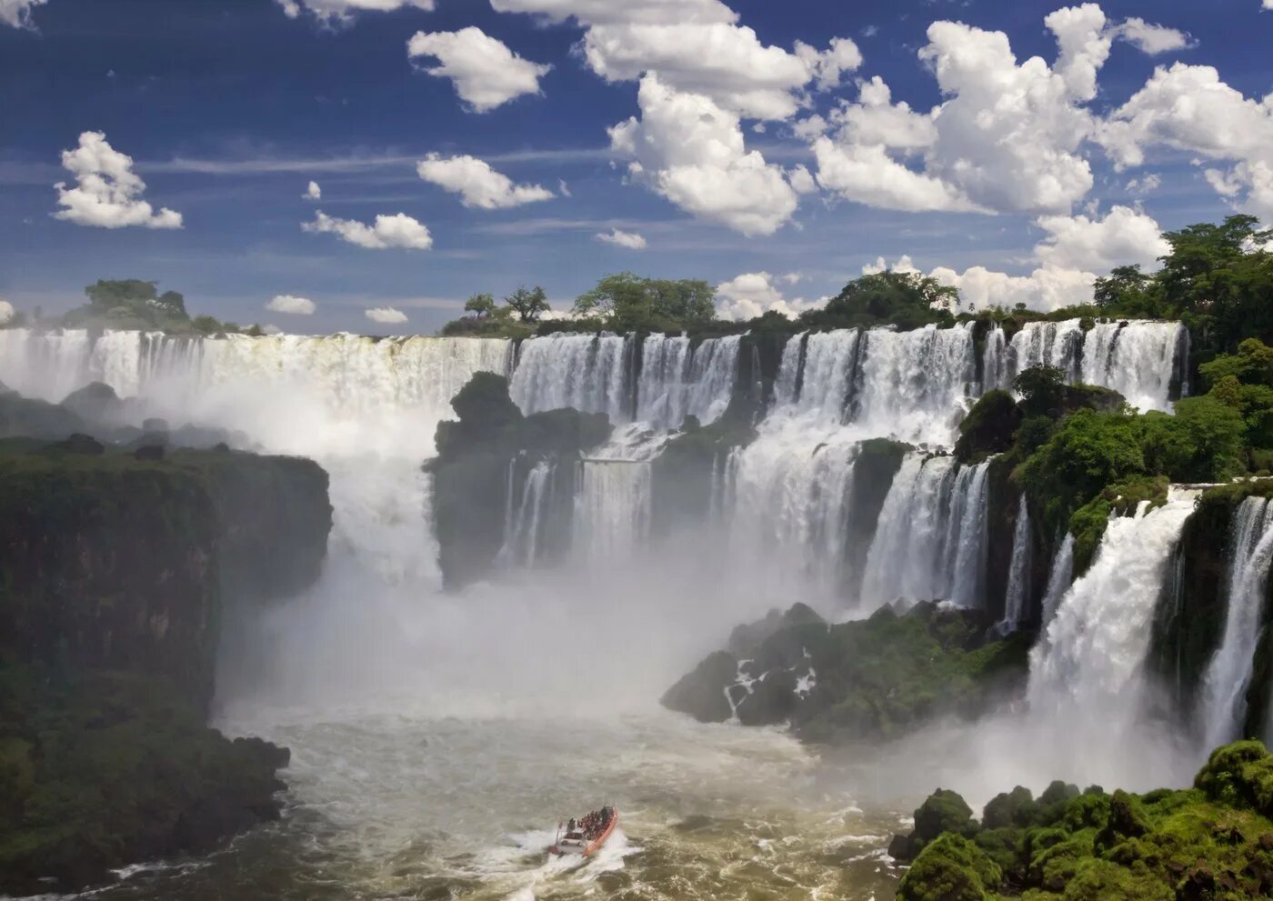 Южная Америка национальный парк Игуасу. Игуасу (национальный парк, Бразилия). Водопад Игуасу. Южная Америка водопад Iguazu. Игуасу это