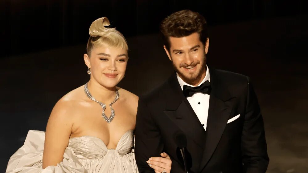 Фотосессия в кинотеатре девушка. Эндрю гарфилд сейчас. Флоренс пью и эндрю гарфилд. Florence pugh and andrew garfield. Флоренс пью оскар.