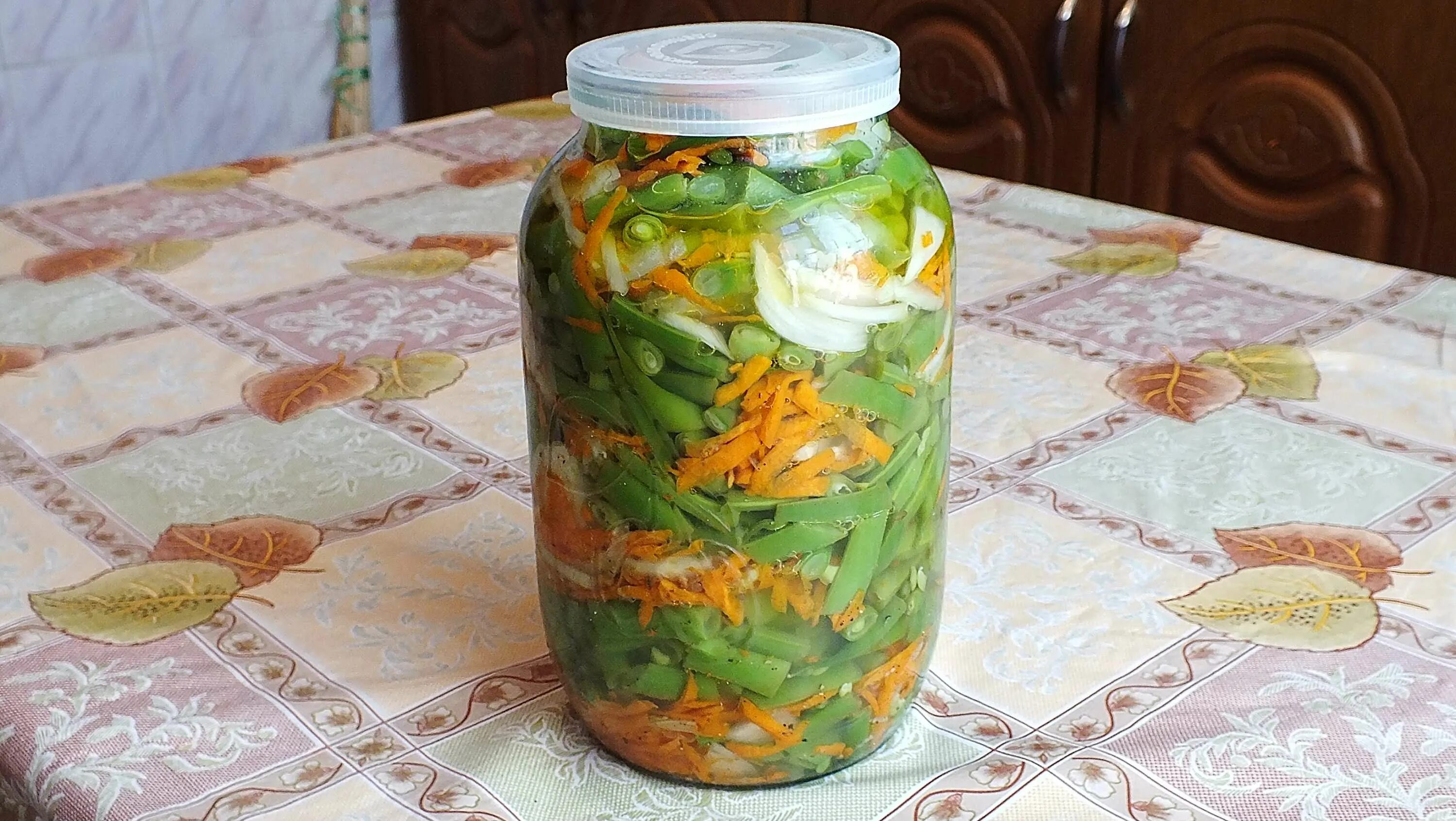 Рецепт стручковой фасоли на зиму в банках. Салат из спаржевой фасоли на зиму. турша консервированная. турша в банках. салаты на зиму из стручковой фасоли.
