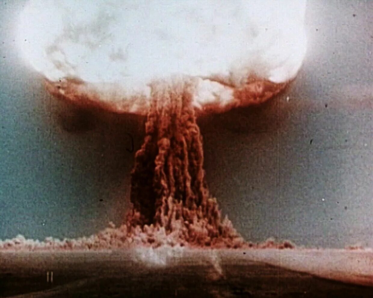 Испытание самой мощной. Водородная бомба РДС-6. РДС-6с взрыв. Испытание первой водородной бомбы в СССР. Испытание водородной бомбы 1953.