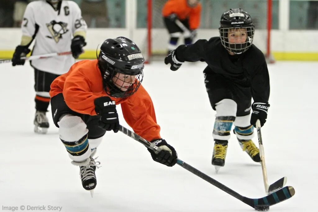 Хоккей дети. Детский хоккей с шайбой. Мальчик хоккей. Дети хоккеисты. Хоккей с шайбой видео