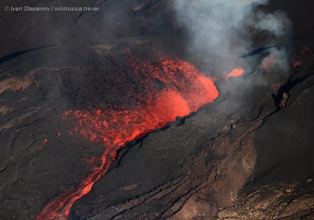 Виды землетрясений вулканические. Толбачик извержение 1975. Штат гавайи вулкан. Землетрясения извержения вулканов. Вулканические землетрясения последствия.