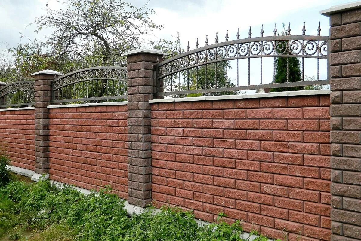 Заборы из кирпича красивое фото. Забор брикс. кирпичный забор. забор из кирпича. красивые кирпичные заборы.