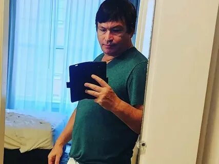 Jon Falkonning yalangoch fotosuratlari