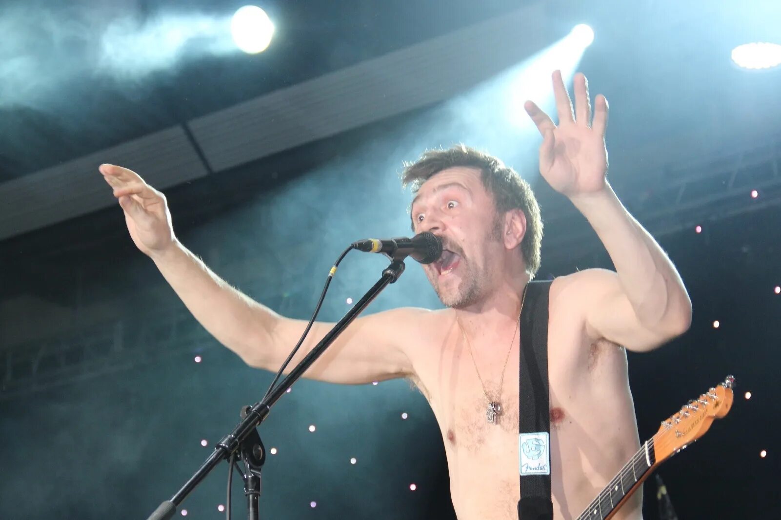 сергей шнуров поет. сергей ленинград. сергей шнуров. сергей шнуров 2002. шнуров 2023.