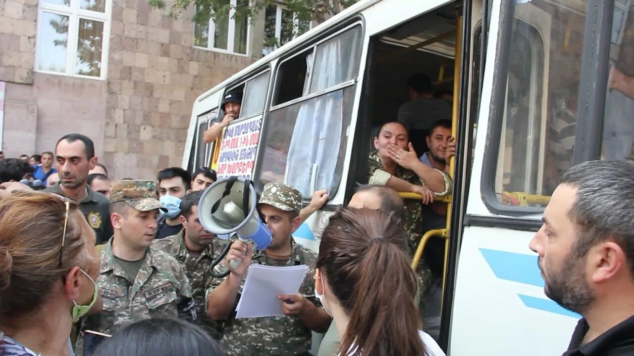 Армянский военкомат. Запретили выезд армения. Пленные азербайджанские солдаты в карабахе. Армянские войска. В армении военный часть 27229.