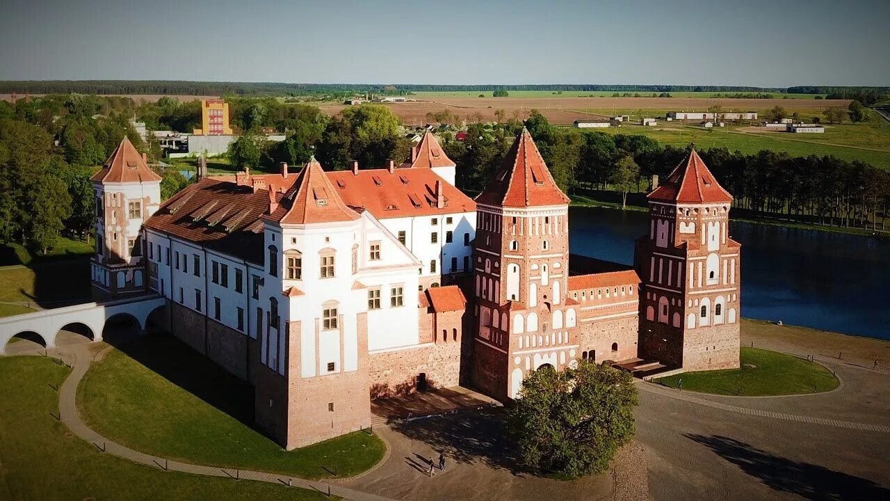 Минский край. Мирский замок в Белоруссии. Мирский замок Гродно. Достопримечательности Белоруссии Мирский замок. Белоруссия достопримечательности Мирский замок Гродно.