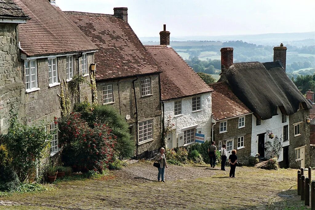 Переведи village. Шефтсбери, Дорсет, Англия. The Towns of great Britain. Книжная деревня Шотландия. Шотландия деревня Блэк дог.