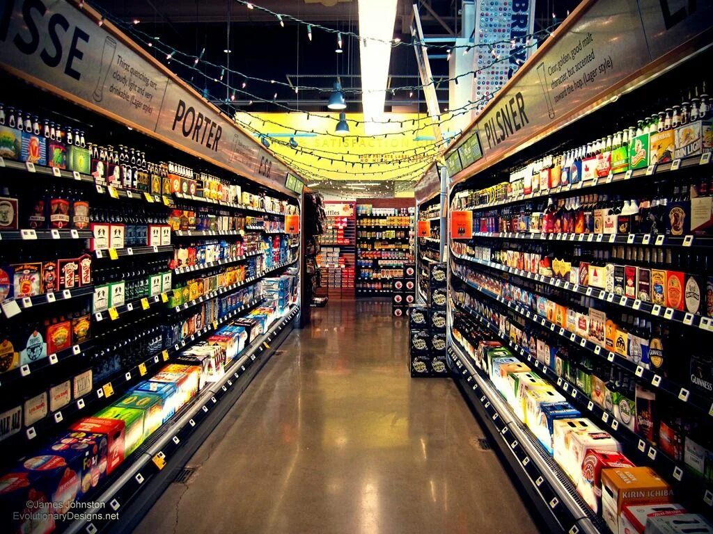Торговля информационных продуктов. Красивый продуктовый магазин. полки с продуктами. полки для продуктового магазина. продуктовый магазин внутри.
