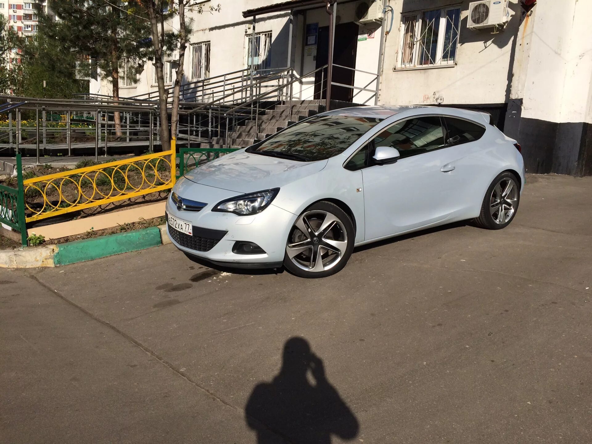 Opel 20. Opel Astra GTC r20.