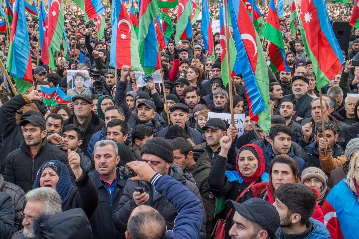 Пускают в азербайджан. Митинг в Баку. Азербайджанцы митинг. Революция в Азербайджане. Азербайджан люди.