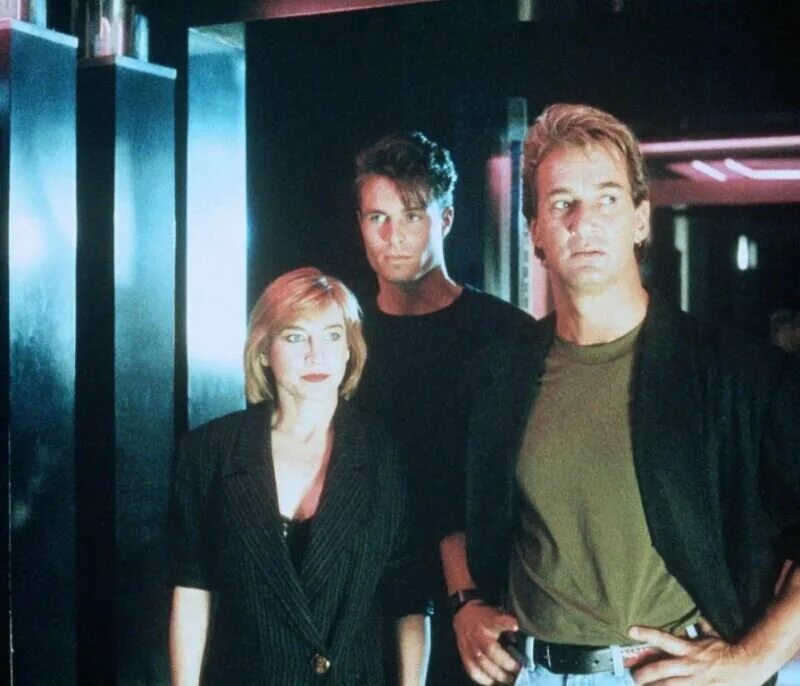 честь и ярость 2: враждебный захват фильм 1993. честь и ярость 2 враждебный захват. честь и ярость 2 фильм. честь и ярость 2: враждебный захват фильм 1993. ричард нортон честь и ярость.