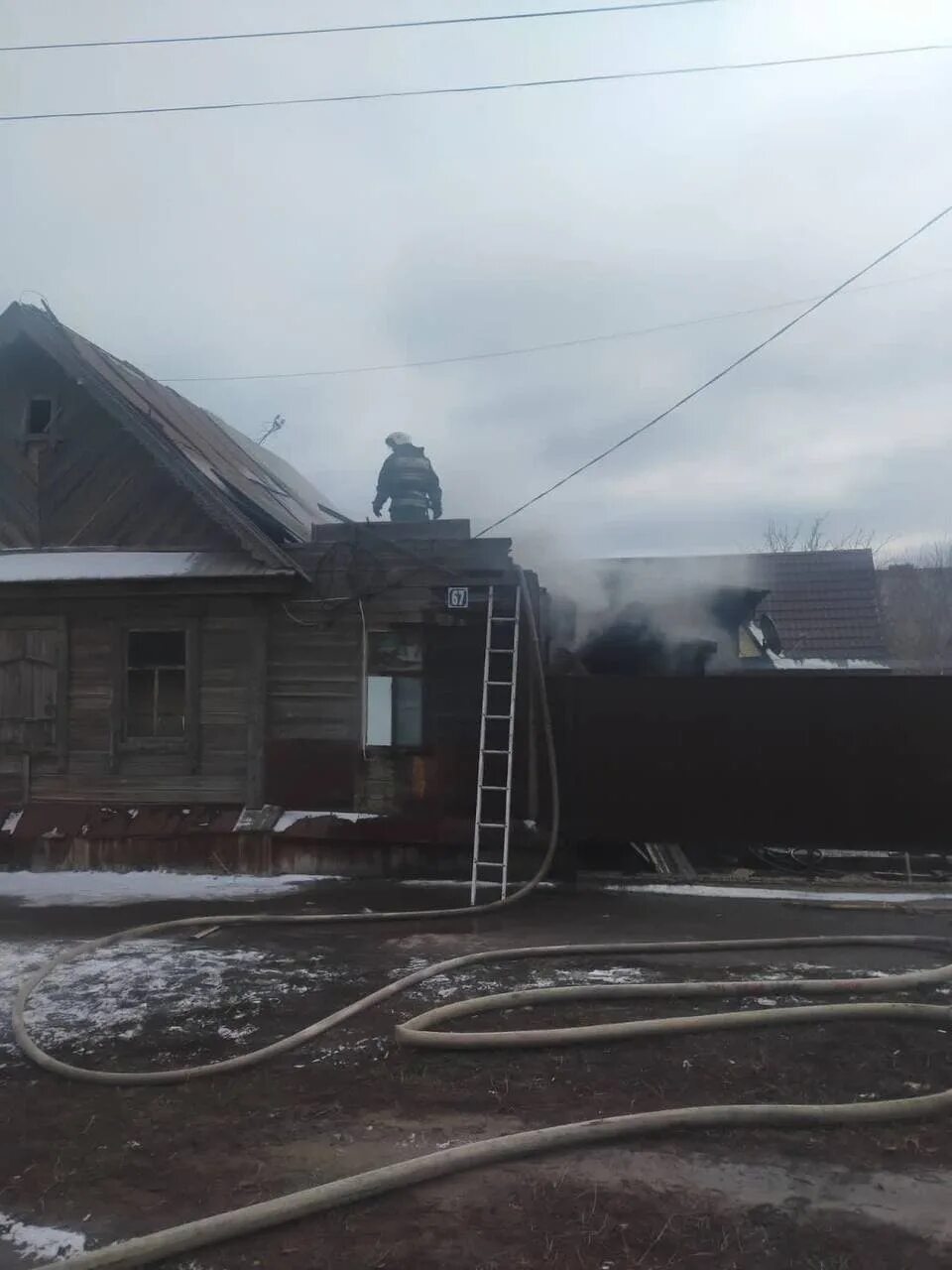 Подъезд пятиэтажки. Трусово астрахань горячая вода. Городской пляж астрахань 2019. Кладбище на трусово астрахань. Астрахань остров городской пляж.