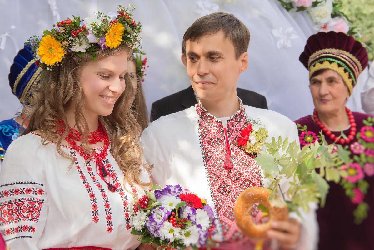 Фото на украинском. Украинская свадьба. Свадьба в Украине. Украинский народ. Украинская Национальная свадьба.