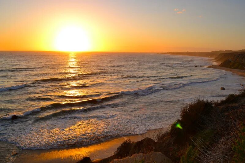 Море отдохнуть в сентябре. Турецкий пляж. Пляж маре монте кипр. Сочи море осень. Курорт тропея калабрия.