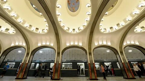 Во сколько открывается метро маяковская