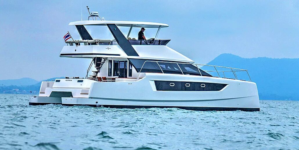 Sola luxury. Heliotrope Catamaran. Grace Space Pace.