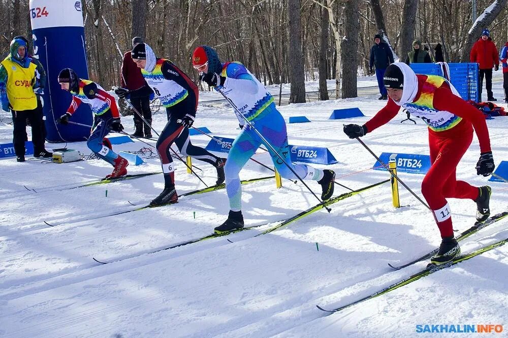 Виды лыжного спорта биатлон. Организация лыжного спорта. Лыжи соревнования. Организация лыжного спорта. Норвежская кросс кантри лыжница.