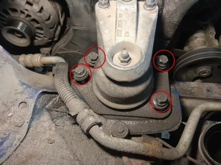 Подкапотное пространство шевроле лачетти универсал. Пропадает шевроле лачетти. Стоп сигналы шевроле лачетти хэтчбек. Пропал ближний и дальний свет на лачетти. 3 массы шевроле лачетти 1.